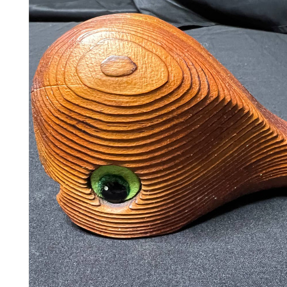 RARE! Mid Century Hand Carved Whale With Green Eyes - Picture 2 of 6